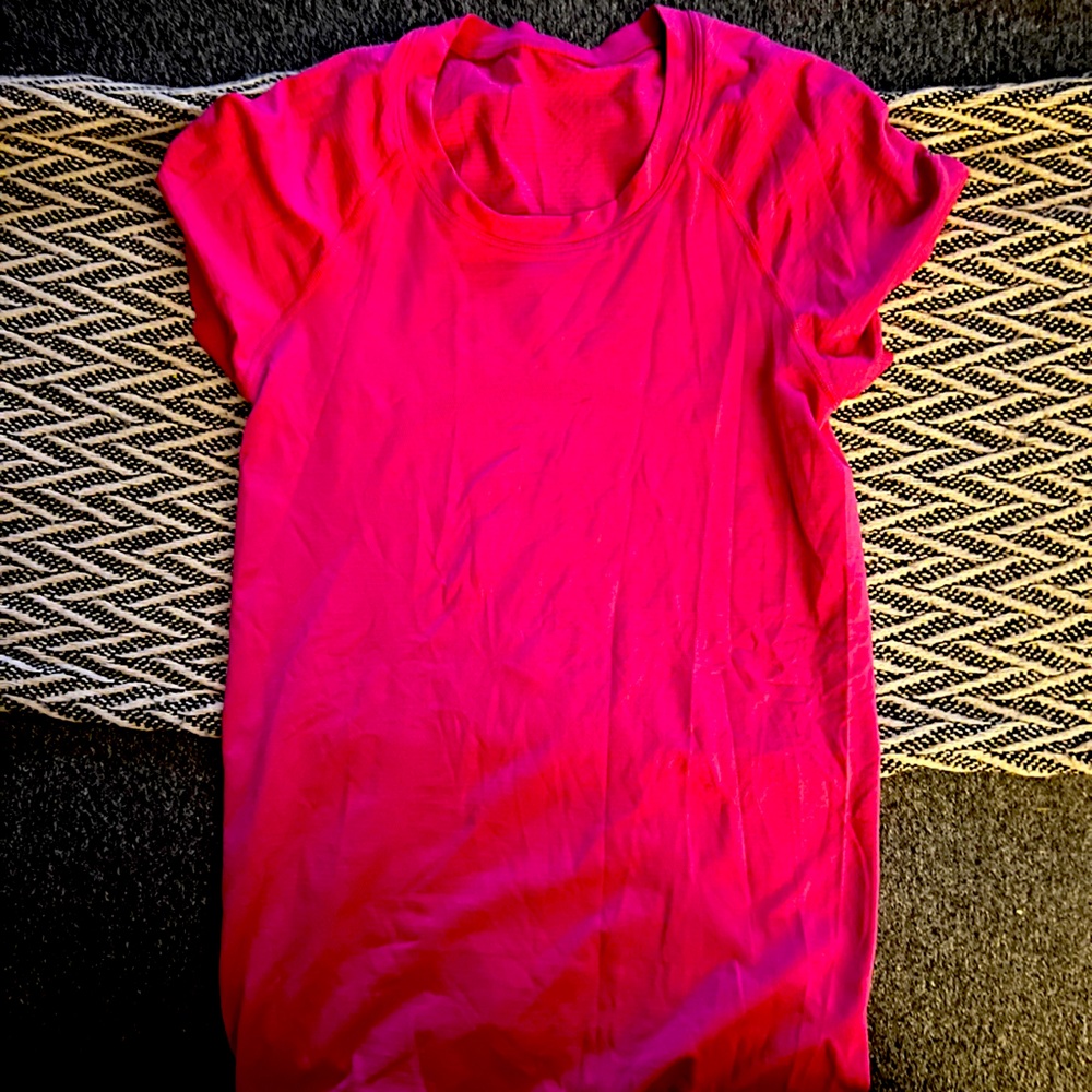 lululemon athletica Vibrant Pink Short Sleeve Tee